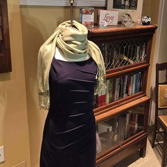 Pistachio Green Cashmere & Silk Blend Scarf/Shawl/Wrap - Picture 12 of 12